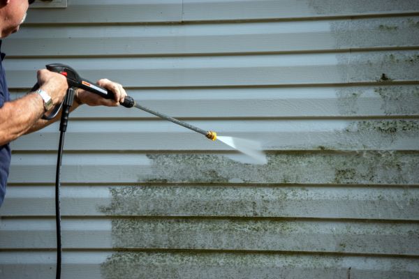 Cost of Vinyl Siding Power Washing in Naperville